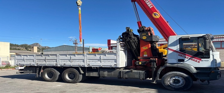 URGENTE – ROBO DE CAMIÓN GRÚA DE GRÚAS FERRA